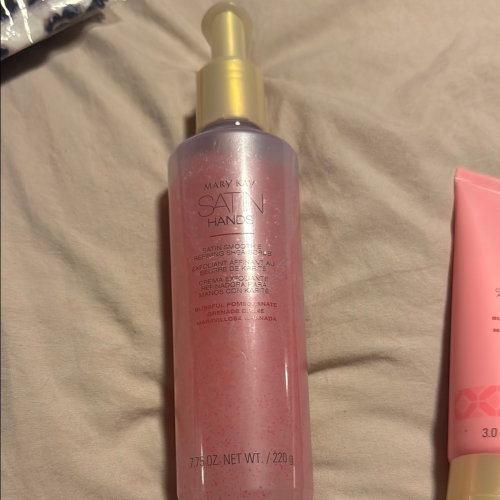 Mary Kay Satin Hands Set - Picture 4 of 4